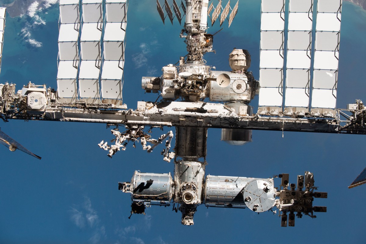 NASA Sheltered ISS Astronauts in SpaceX Dragon During Roscosmos Leak Repairs