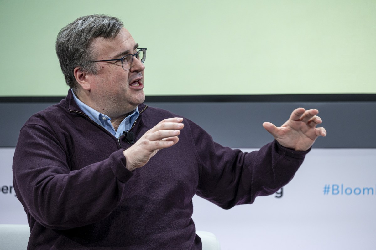 Reid Hoffman Leaves Microsoft's Board to Focus on Manus AI Startup